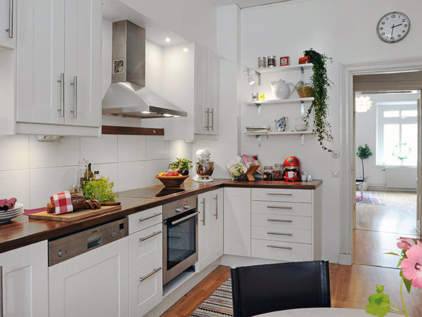 Кухня белая с деревом - варианты дизайнерских решений в интерьере