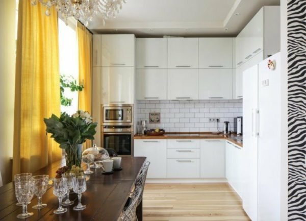 Какие шторы подойдут для белой кухни - обустройство интерьера в современном стиле