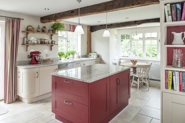 Дизайн красно белой кухни - идеи оформление интерьера и расстановки акцентов