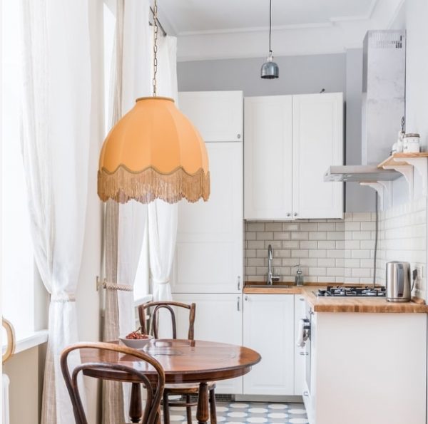 Кухня белая с деревом - варианты дизайнерских решений в интерьере